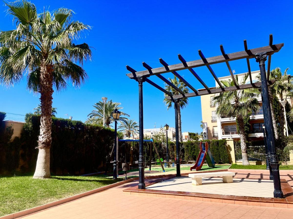 Apartment House By Gloove Torrevieja